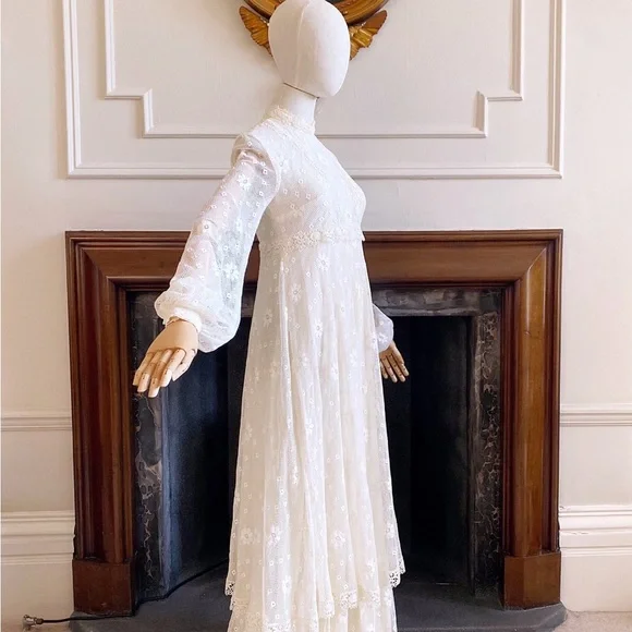 1970’s Vintage Cotton Mix Lace Wedding Dress by John Charles - Picture 4 of 6